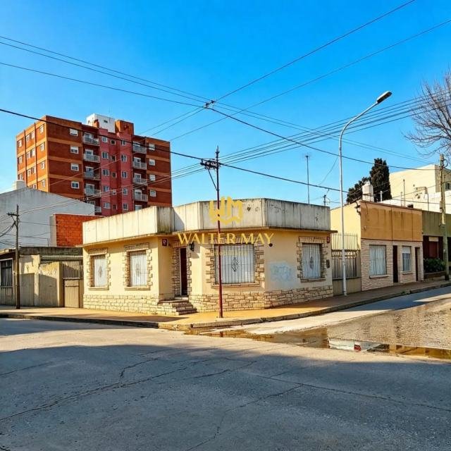 CASA EN VENTA. ALBERDI Y GARIBALDI