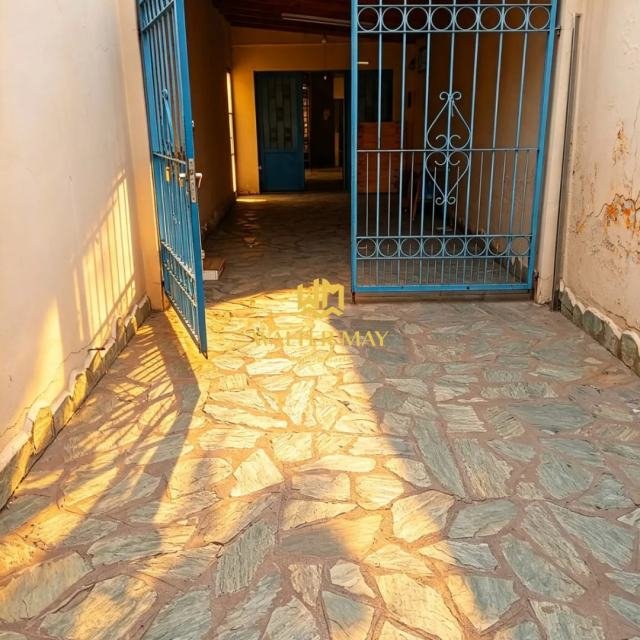 CASA EN VENTA. ALBERDI Y GARIBALDI